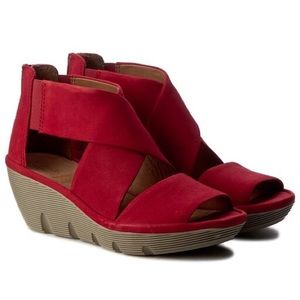 Clarks Clarene Glamor Red Nubuck Rouge [NEVER WORN]